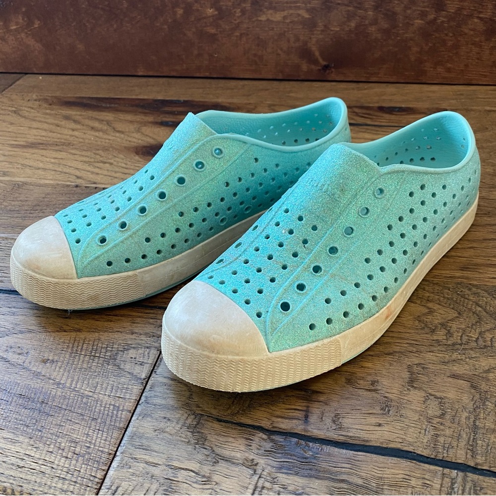 Girls Sparkly Teal Native Slip On Shoes. Size J6 (10-11 year olds).